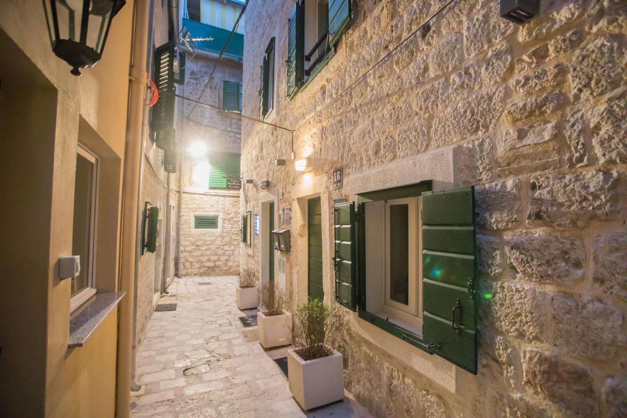 שיבניק Apartments Nove Crkve מראה חיצוני תמונה
